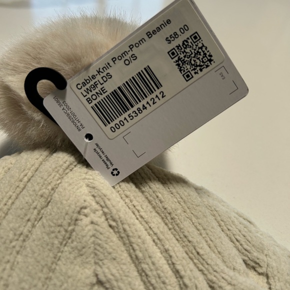 Lululemon Beanie with Pom-Pom Cable Knit NWT Ready For Gifting - Picture 4 of 5